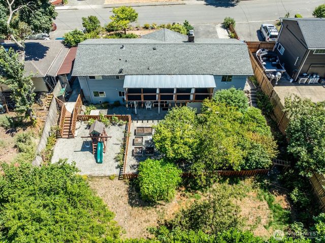 30633 4th Avenue S, Federal Way, WA 98003