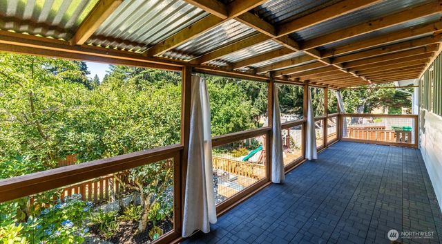 30633 4th Avenue S, Federal Way, WA 98003