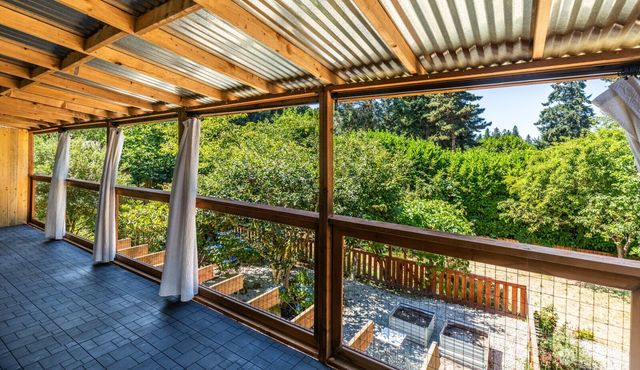 30633 4th Avenue S, Federal Way, WA 98003