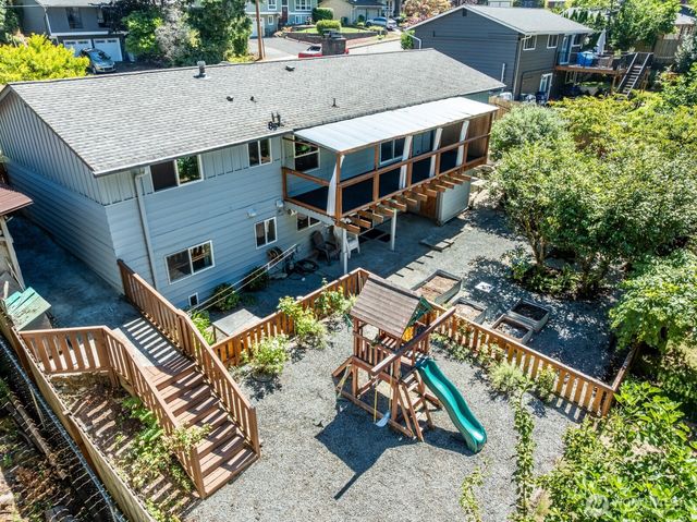 30633 4th Avenue S, Federal Way, WA 98003