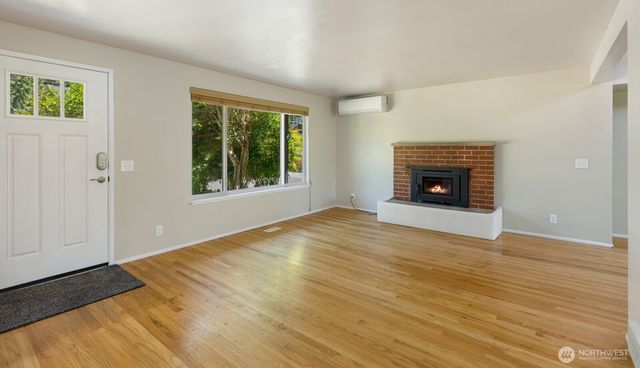 30633 4th Avenue S, Federal Way, WA 98003