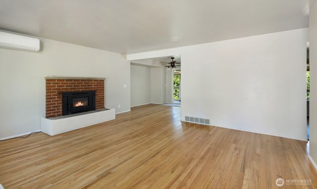 30633 4th Avenue S, Federal Way, WA 98003