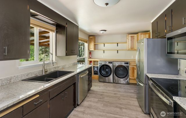 30633 4th Avenue S, Federal Way, WA 98003