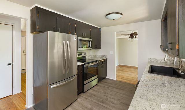 30633 4th Avenue S, Federal Way, WA 98003