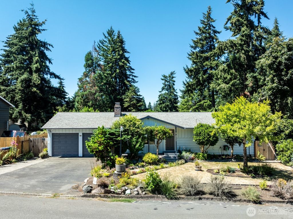 30633 4th Avenue S, Federal Way, WA 98003