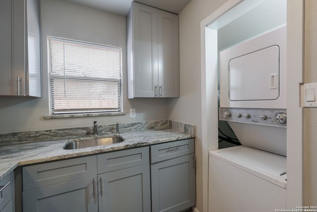 325 S HACKBERRY ST, San Antonio, TX 78203
