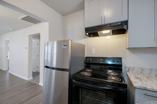 325 S HACKBERRY ST, San Antonio, TX 78203