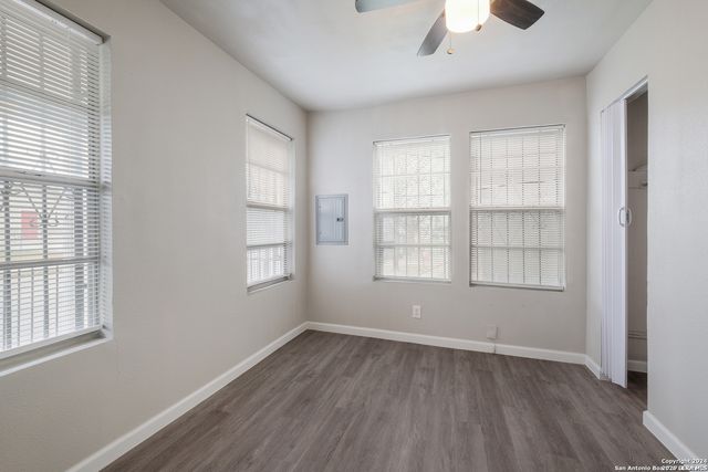 325 S HACKBERRY ST, San Antonio, TX 78203