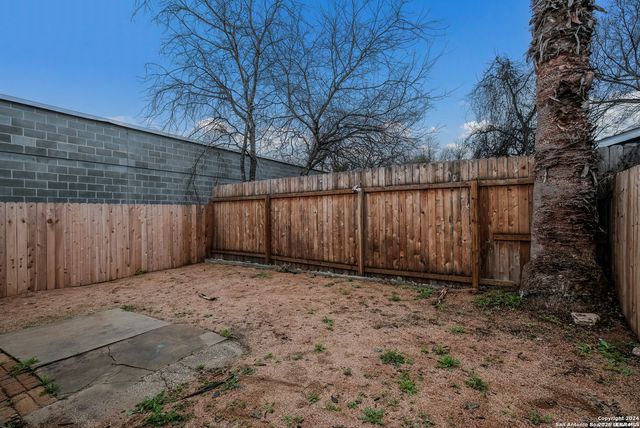 325 S HACKBERRY ST, San Antonio, TX 78203