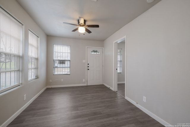 325 S HACKBERRY ST, San Antonio, TX 78203