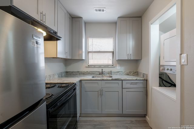 325 S HACKBERRY ST, San Antonio, TX 78203