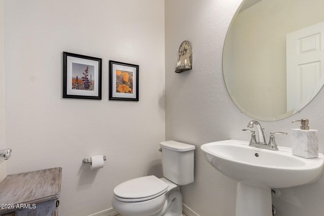 5740 W RAYMOND Street, Phoenix, AZ 85043