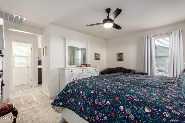 5740 W RAYMOND Street, Phoenix, AZ 85043