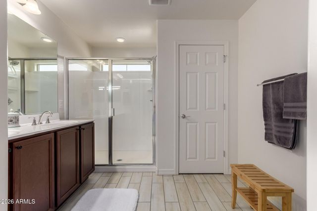 5740 W RAYMOND Street, Phoenix, AZ 85043