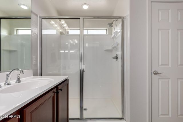 5740 W RAYMOND Street, Phoenix, AZ 85043