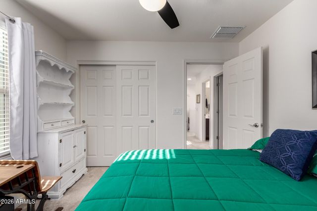 5740 W RAYMOND Street, Phoenix, AZ 85043