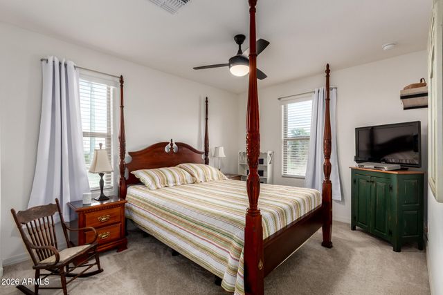 5740 W RAYMOND Street, Phoenix, AZ 85043