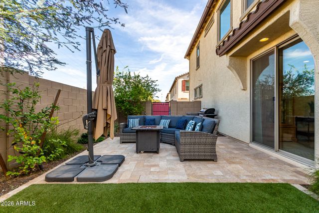 5740 W RAYMOND Street, Phoenix, AZ 85043