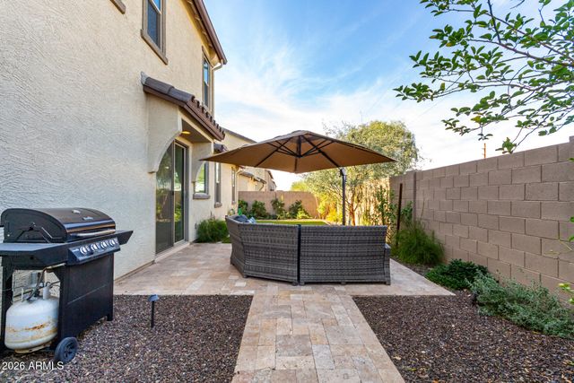 5740 W RAYMOND Street, Phoenix, AZ 85043