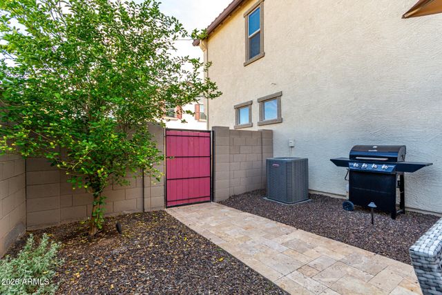 5740 W RAYMOND Street, Phoenix, AZ 85043