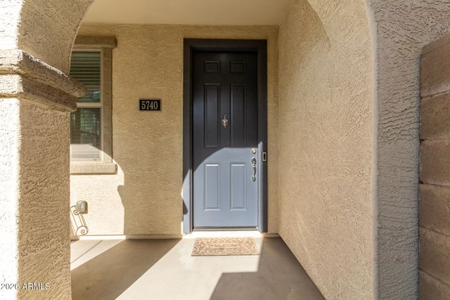 5740 W RAYMOND Street, Phoenix, AZ 85043
