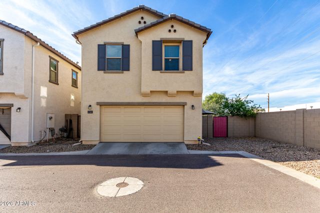 5740 W RAYMOND Street, Phoenix, AZ 85043