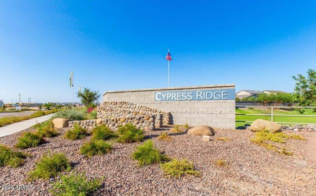 5740 W RAYMOND Street, Phoenix, AZ 85043