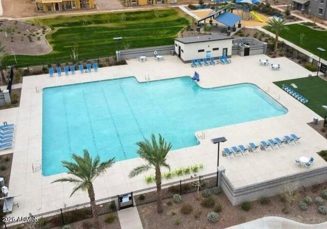 5740 W RAYMOND Street, Phoenix, AZ 85043