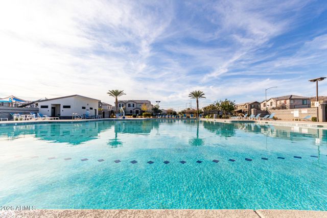 5740 W RAYMOND Street, Phoenix, AZ 85043