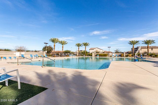 5740 W RAYMOND Street, Phoenix, AZ 85043