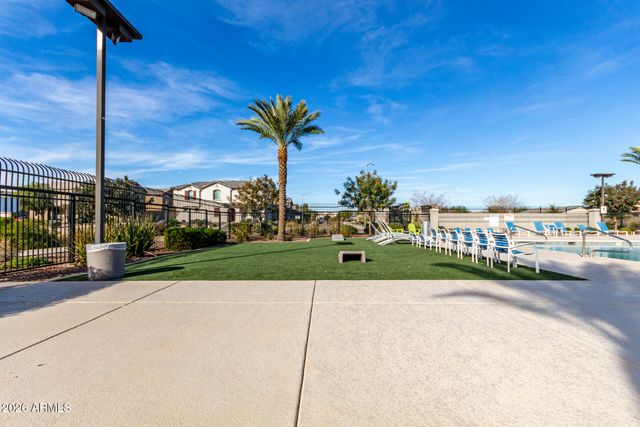 5740 W RAYMOND Street, Phoenix, AZ 85043