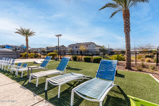 5740 W RAYMOND Street, Phoenix, AZ 85043