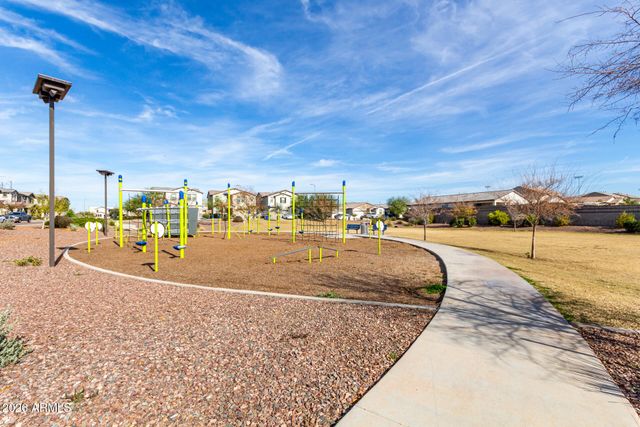 5740 W RAYMOND Street, Phoenix, AZ 85043