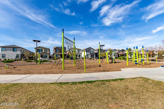 5740 W RAYMOND Street, Phoenix, AZ 85043