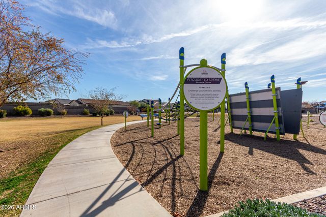 5740 W RAYMOND Street, Phoenix, AZ 85043