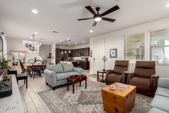 5740 W RAYMOND Street, Phoenix, AZ 85043