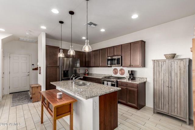 5740 W RAYMOND Street, Phoenix, AZ 85043