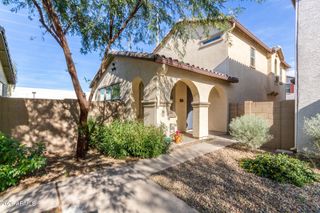 5740 W RAYMOND Street, Phoenix, AZ 85043