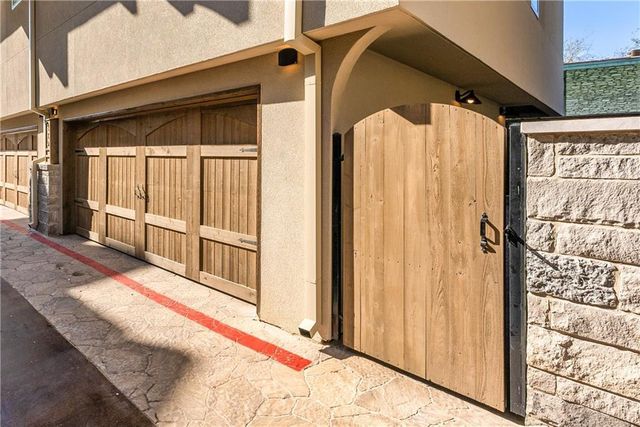 2300 Enfield RD 304, Austin, TX 78703