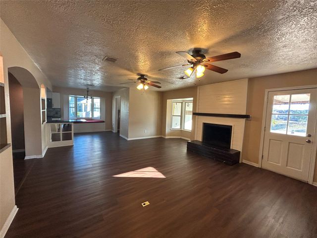 605 Tanglewood Drive, Friendswood, TX 77546