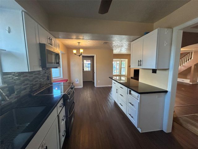 605 Tanglewood Drive, Friendswood, TX 77546