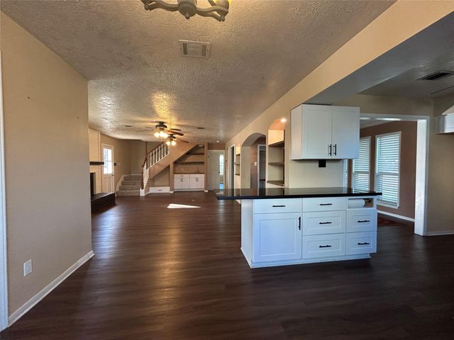 605 Tanglewood Drive, Friendswood, TX 77546