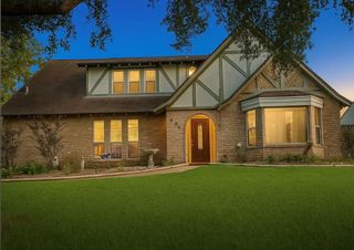 605 Tanglewood Drive, Friendswood, TX 77546