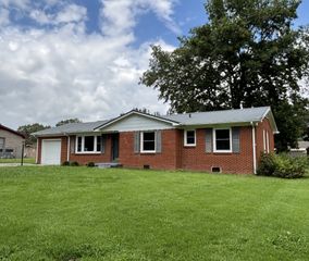 407 Crossfield Dr, Tullahoma, TN 37388