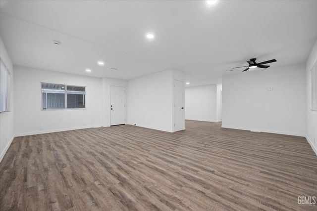 335 Hickorywood Lane, Bakersfield, CA 93308