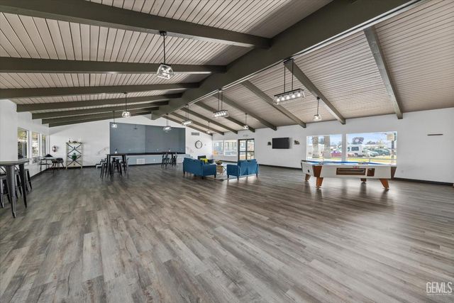 335 Hickorywood Lane, Bakersfield, CA 93308