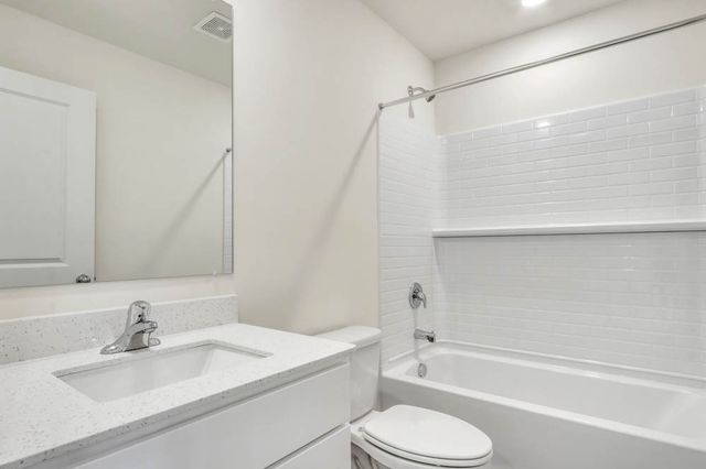 437 lakeshore Court, St. Charles, IL 60174