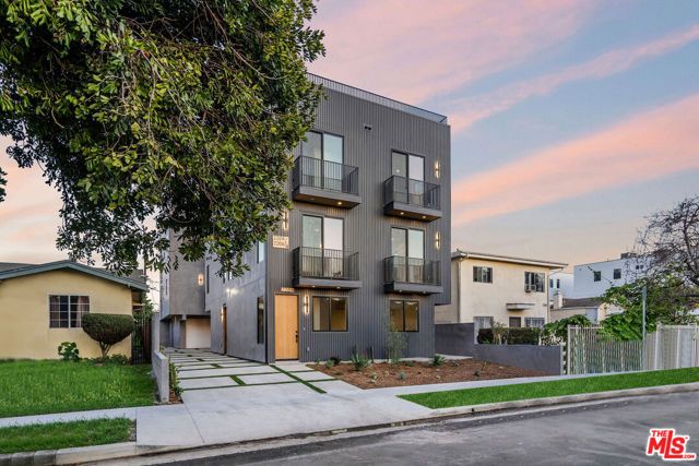 2204 Carmona Avenue, Los Angeles, CA 90016