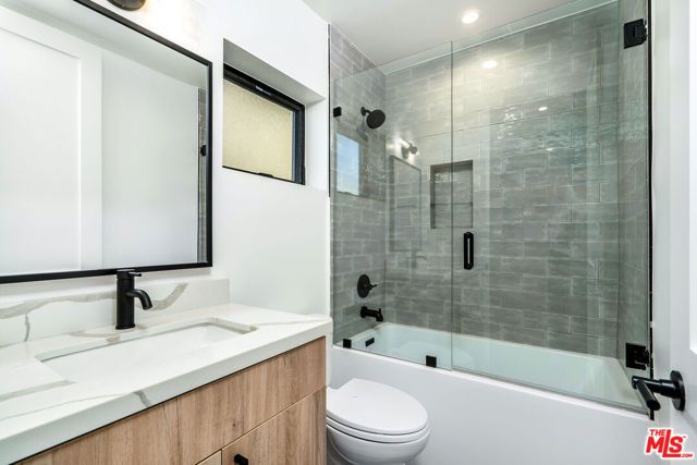 2204 Carmona Avenue, Los Angeles, CA 90016