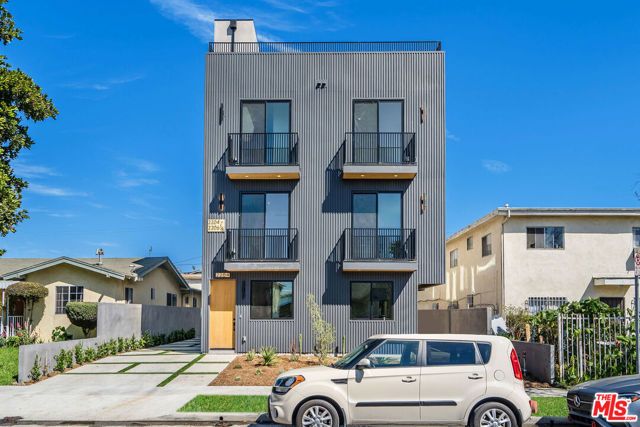 2204 Carmona Avenue, Los Angeles, CA 90016